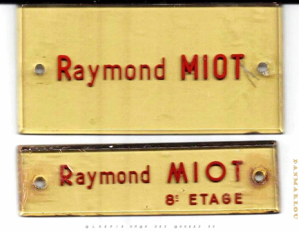 ORAN CITE PERRET 1-Plaque Porte Entree   2-Plaque Boite Lettres.jpg
